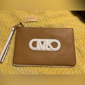 Michael kors ladies jet set large zip top wristlet clutch pale peanut